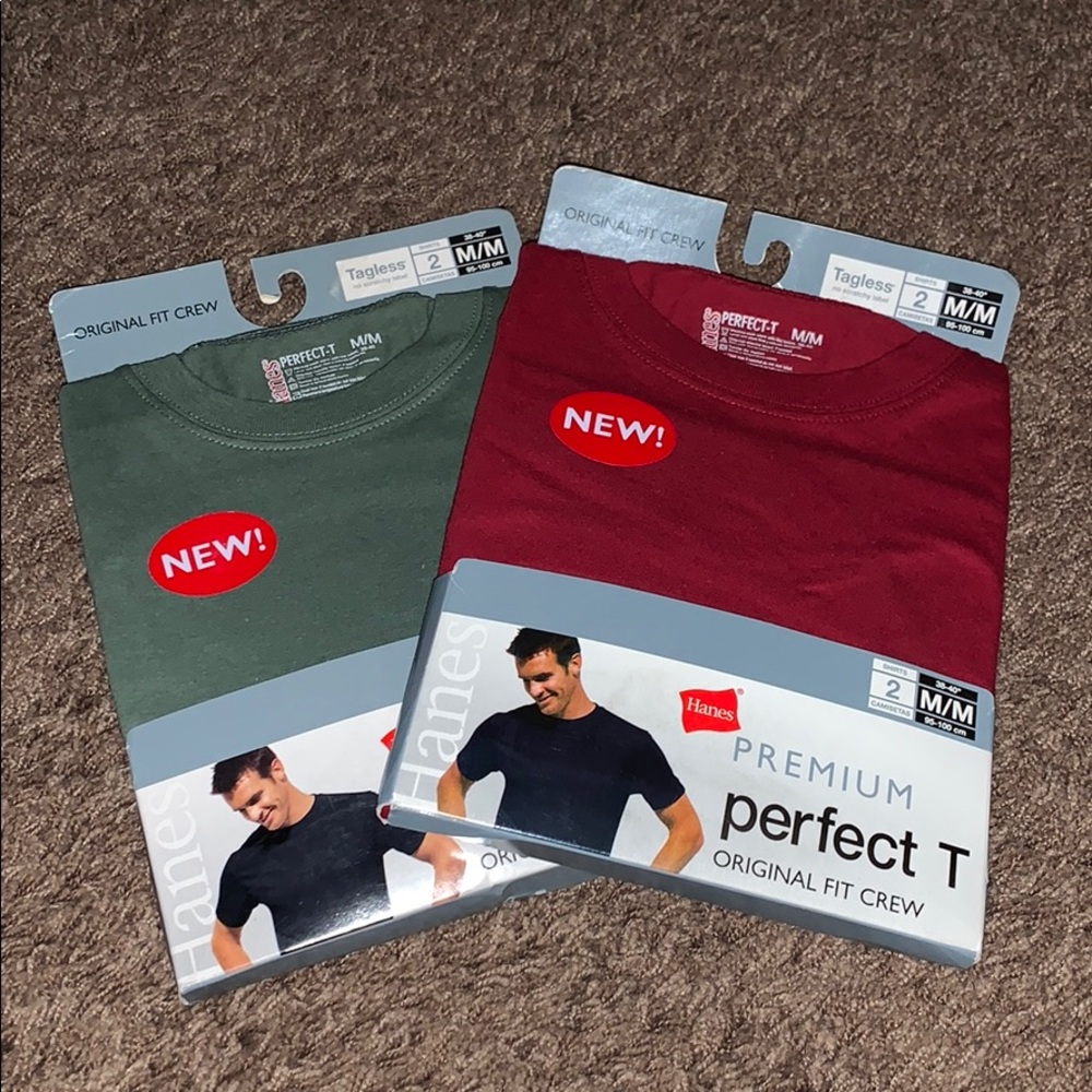 four men’s hanes t shirts